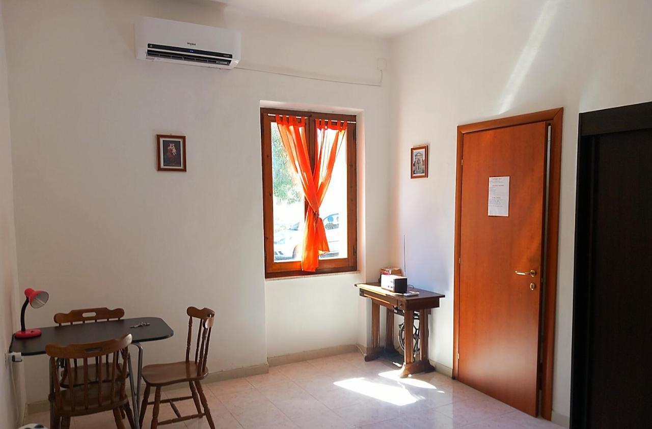 B&B Il Cortile Del Sole Ольмедо Экстерьер фото