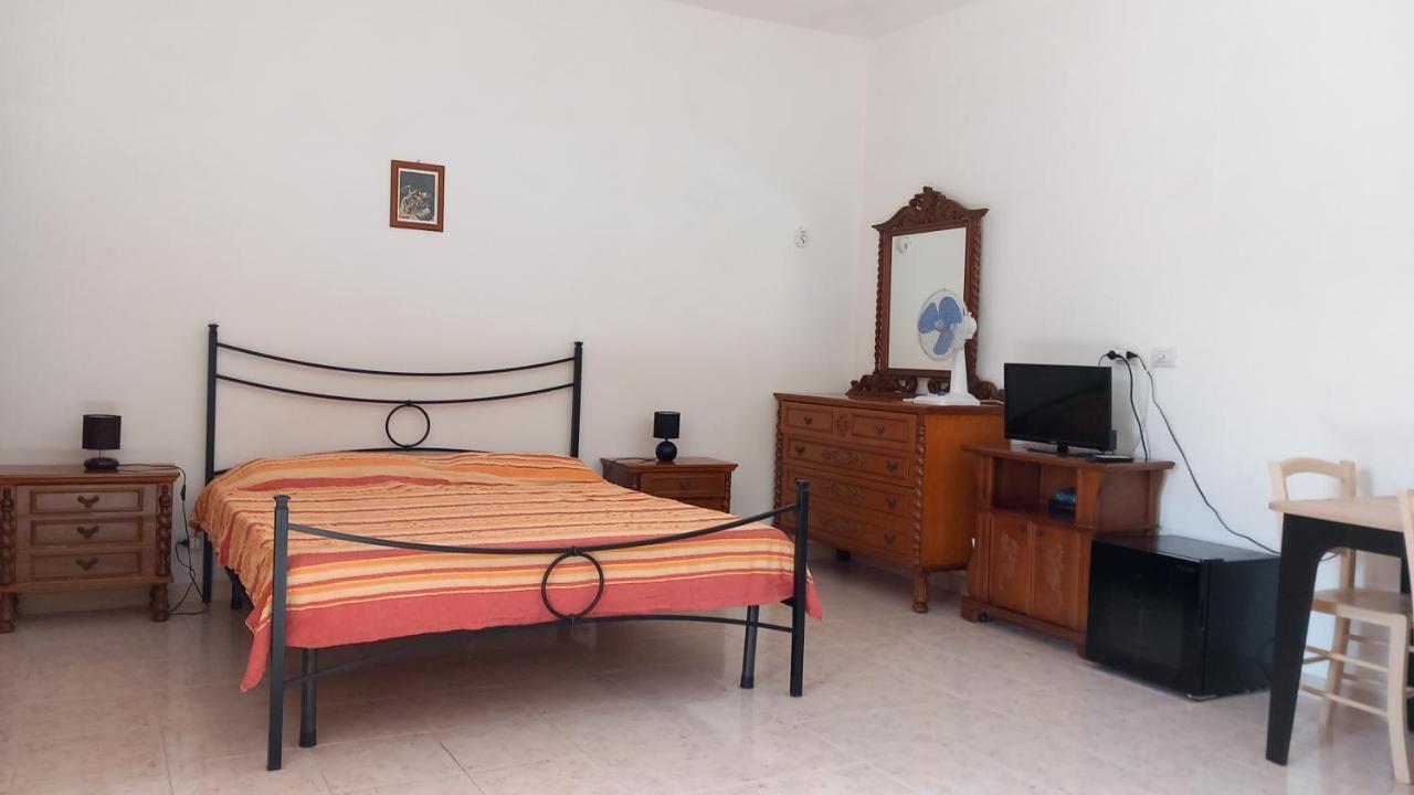 B&B Il Cortile Del Sole Ольмедо Экстерьер фото